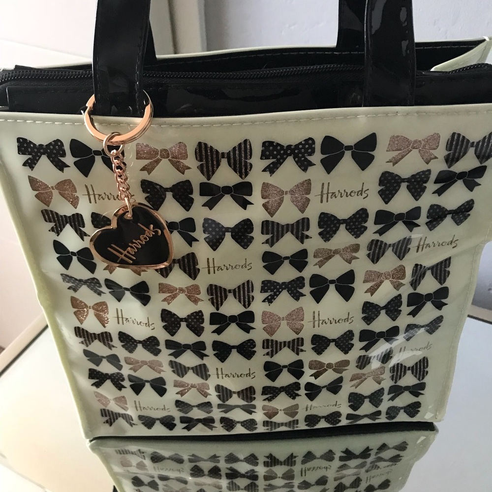 Harrods small Tote with fancy key Chain attached